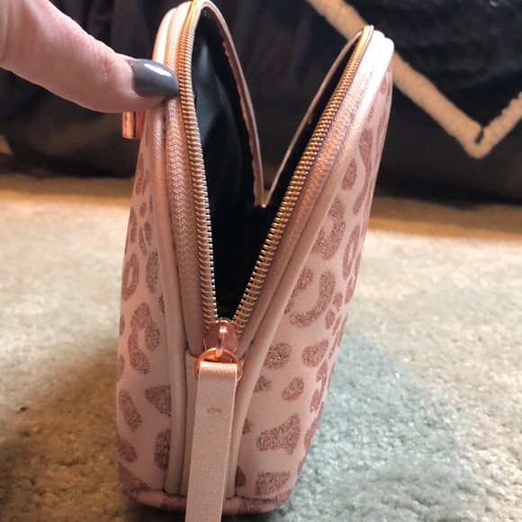 Makeup bag - Picture 3 of 4